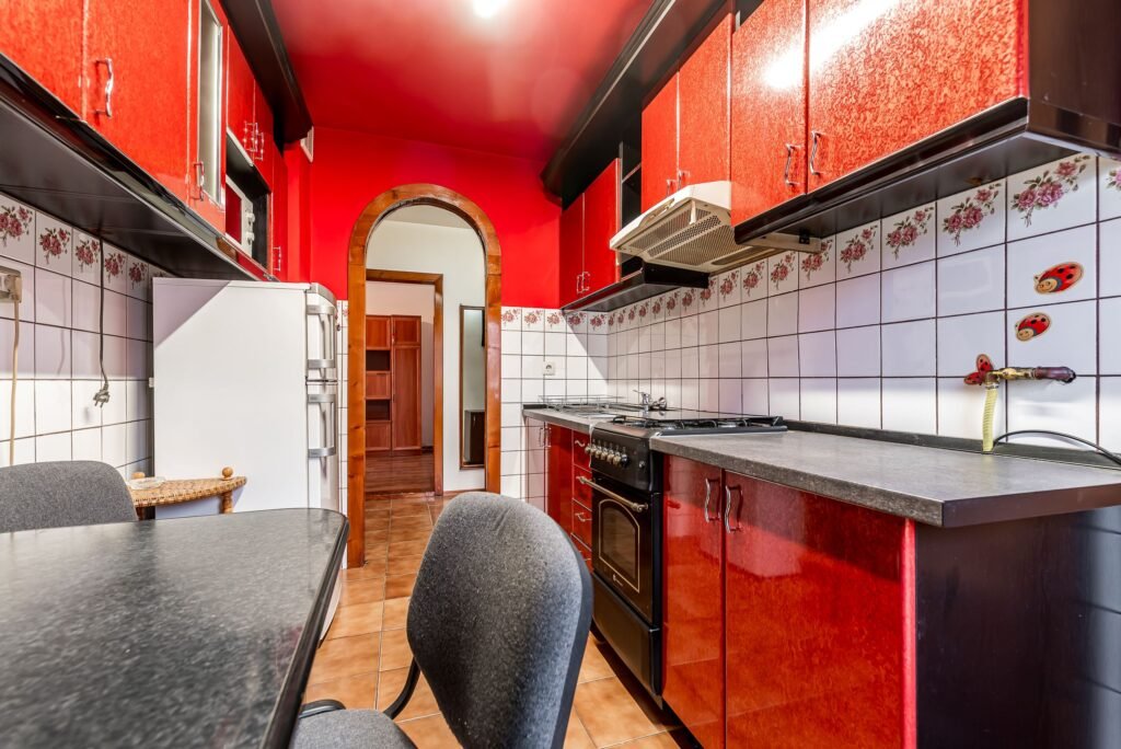 Apartament 3 camere decomandate cu 2 balcoane, lângă Malul Mureșului De vânzare Apartament 3 camere decomandate cu 2 balcoane, lângă Malul Mureșului în zona Alfa 3 camere 2 dormitoare Arad 1