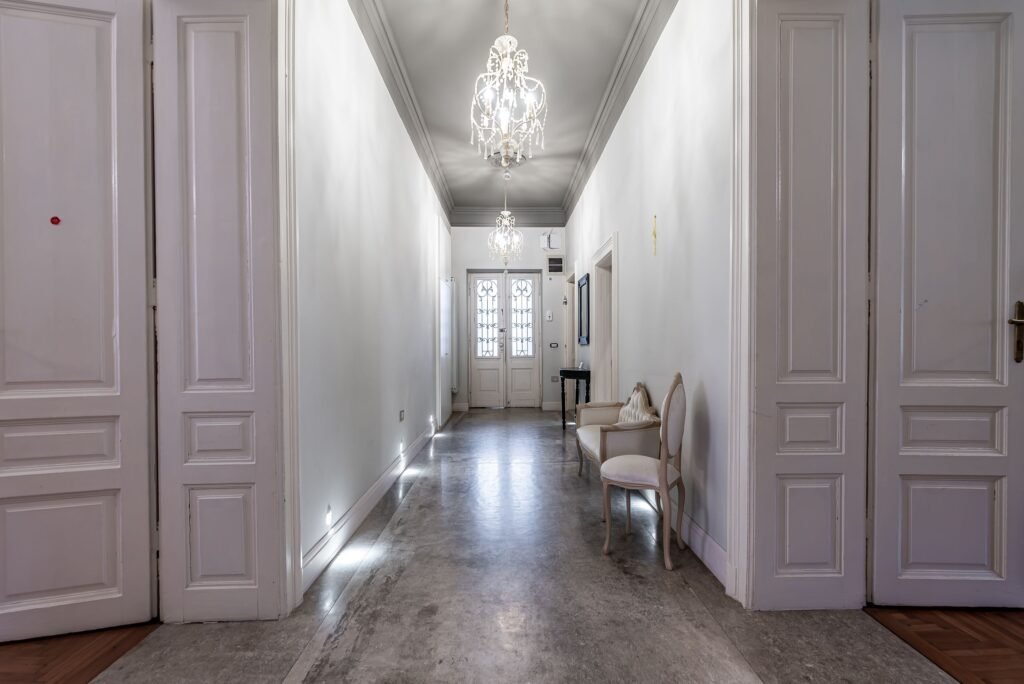 Apartament spatios cu 3 camere de LUX pe Metianu Comision 0 De închiriat Apartament spatios cu 3 camere de LUX pe Metianu Comision 0 în zona Ultracentral 3 camere 2 dormitoare Arad 3