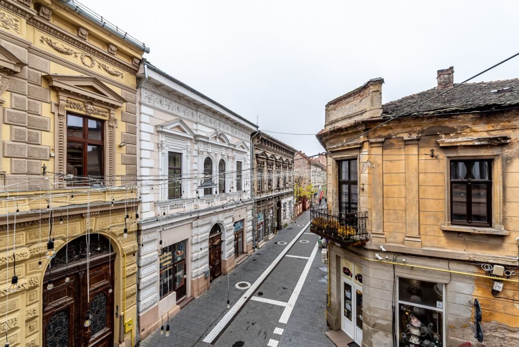 Apartament spatios cu 3 camere de LUX pe Metianu Comision 0 De închiriat Apartament spatios cu 3 camere de LUX pe Metianu Comision 0 în zona Ultracentral 3 camere 2 dormitoare Arad 9