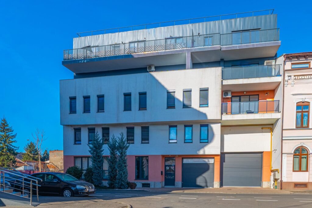 De vânzare Apartament ultracentral de excepție,  pentru familie sau investiție în zona Ultracentral 2 camere 1 dormitor Arad 1