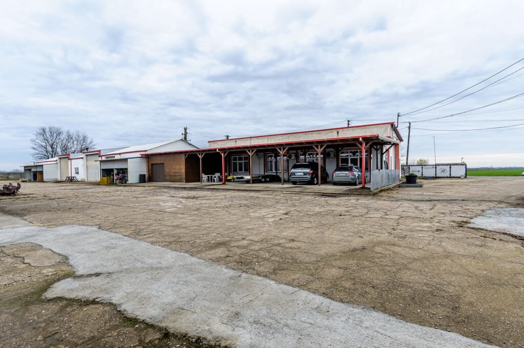 De vânzare Hale depozitare/producție 2.000 mp si 10.000 mp teren în Pecica în zona Nord-Vest 4 camere Arad 13