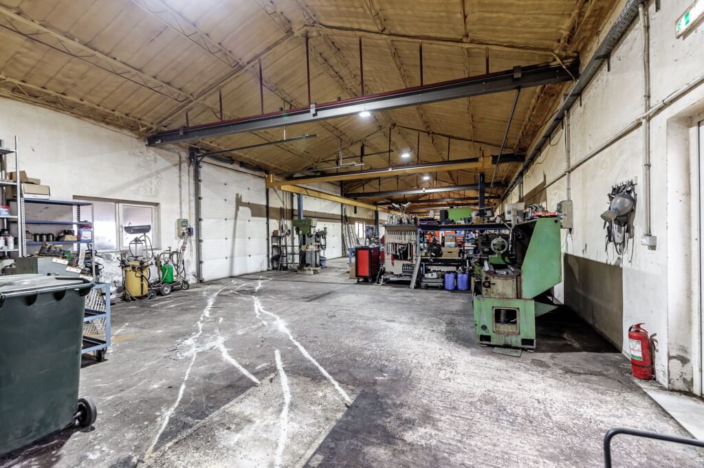 De vânzare Hale depozitare/producție 2.000 mp si 10.000 mp teren în Pecica în zona Nord-Vest 4 camere Arad 15