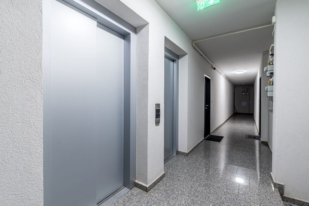 De vânzare Rezervat! Apartament 2 camere, bloc nou, malul Mureșului în zona Micalaca 2 camere 1 dormitor Arad 1