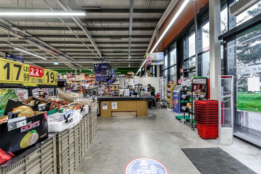 Spatiu comercial de vanzare cu chirias Carrefour Market Arad De vânzare Spatiu comercial de vanzare cu chirias Carrefour Market Arad în zona Central 9 camere Arad 1
