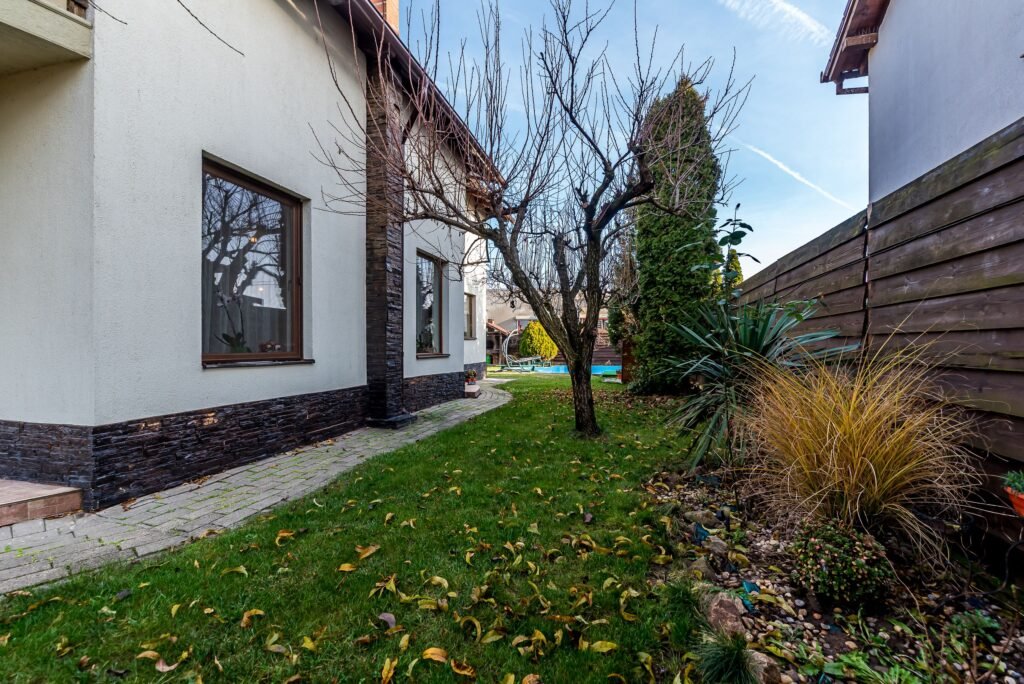 De vânzare VILĂ MODERNĂ CU PISCINĂ, SAUNĂ- COMISION 0% – ARADUL NOU în zona Aradul Nou 5 camere 4 dormitoare Arad 10