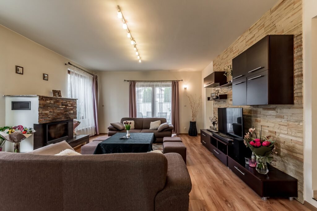 De vânzare VILĂ MODERNĂ CU PISCINĂ, SAUNĂ- COMISION 0% – ARADUL NOU în zona Aradul Nou 5 camere 4 dormitoare Arad 2