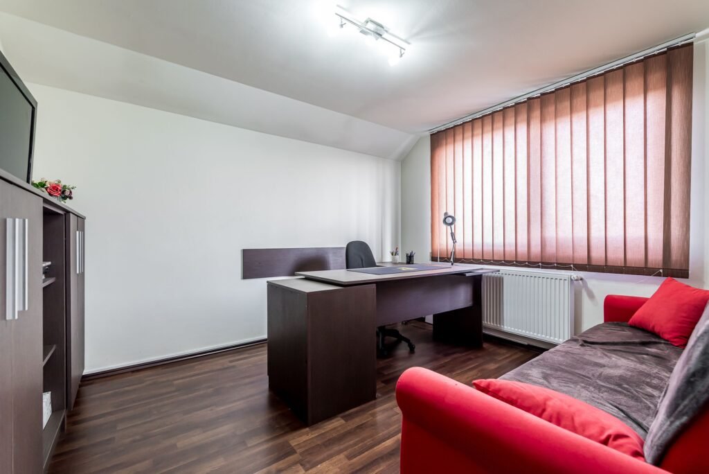 De vânzare VILĂ MODERNĂ CU PISCINĂ, SAUNĂ- COMISION 0% – ARADUL NOU în zona Aradul Nou 5 camere 4 dormitoare Arad 5