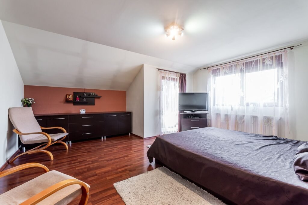 De vânzare VILĂ MODERNĂ CU PISCINĂ, SAUNĂ- COMISION 0% – ARADUL NOU în zona Aradul Nou 5 camere 4 dormitoare Arad 7