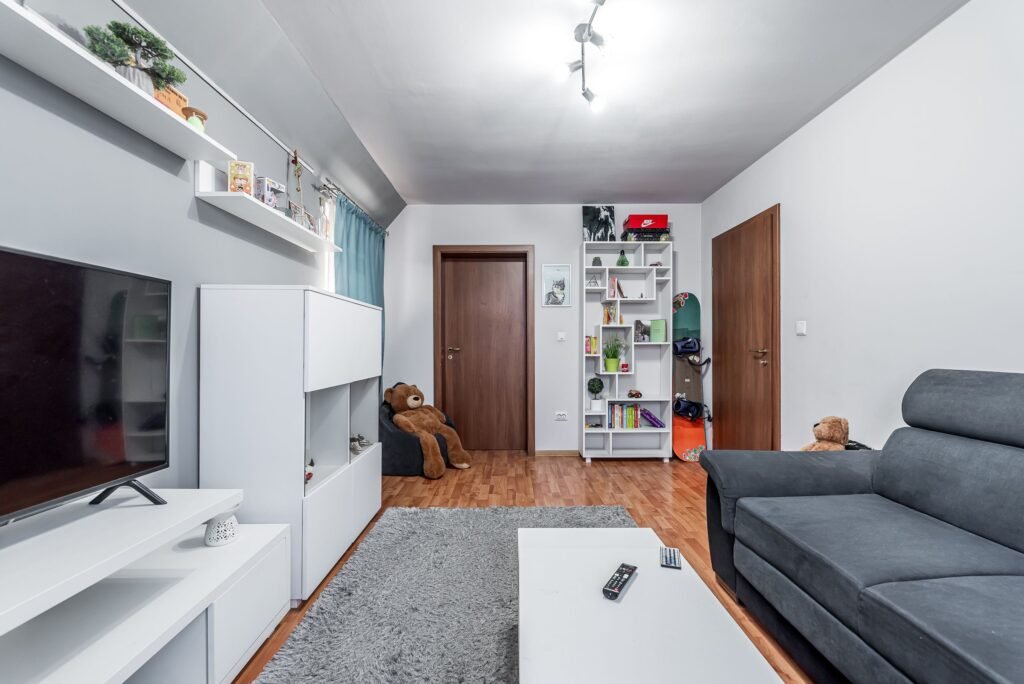 De vânzare VILĂ MODERNĂ CU PISCINĂ, SAUNĂ- COMISION 0% – ARADUL NOU în zona Aradul Nou 5 camere 4 dormitoare Arad 8