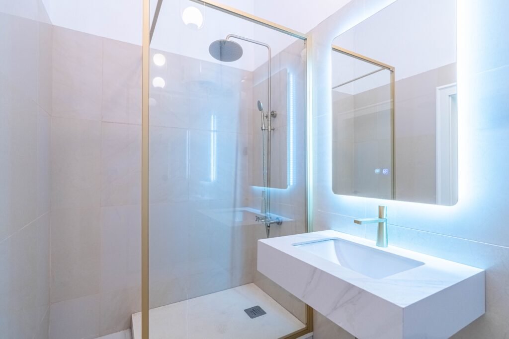 Apartament 2 camere parter înalt, ideal pentru birou, reprezentanță. De vânzare Apartament 2 camere parter înalt, ideal pentru birou, reprezentanță. în zona Central 2 camere 1 dormitor Arad 1