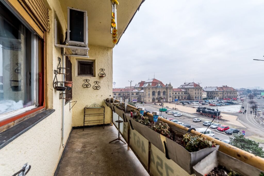 Apartament cu 4 camere decomandat cu vedere panoramica De vânzare Apartament cu 4 camere decomandat cu vedere panoramica în zona P-ta Garii 4 camere 3 dormitoare Arad 1