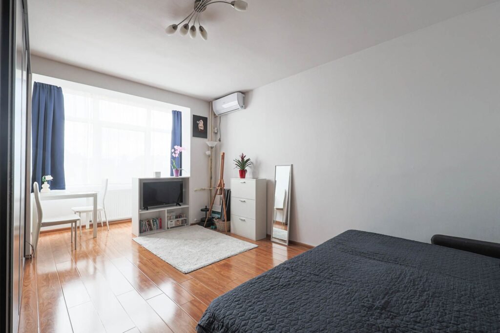 Apartament cu o camera – Strada Decebal Comision 0 De închiriat Apartament cu o camera – Strada Decebal Comision 0 în zona Central 1 camera 1 dormitor Arad 1