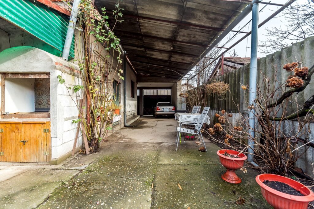 Casa 4 camere – Teren 539 mp – Bujac – COMISION 0 De vânzare Casa 4 camere - Teren 539 mp - Bujac - COMISION 0 în zona Bujac 4 camere 3 dormitoare Arad 1