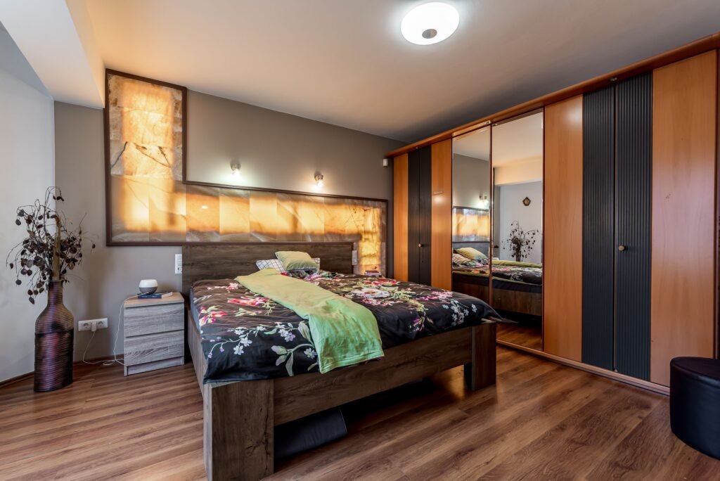 Casă cu 5 camere în Aradul Nou – locul unde linistea devine acasă De vânzare Casă cu 5 camere în Aradul Nou - locul unde linistea devine acasă în zona Aradul Nou 5 camere 3 dormitoare Arad 1