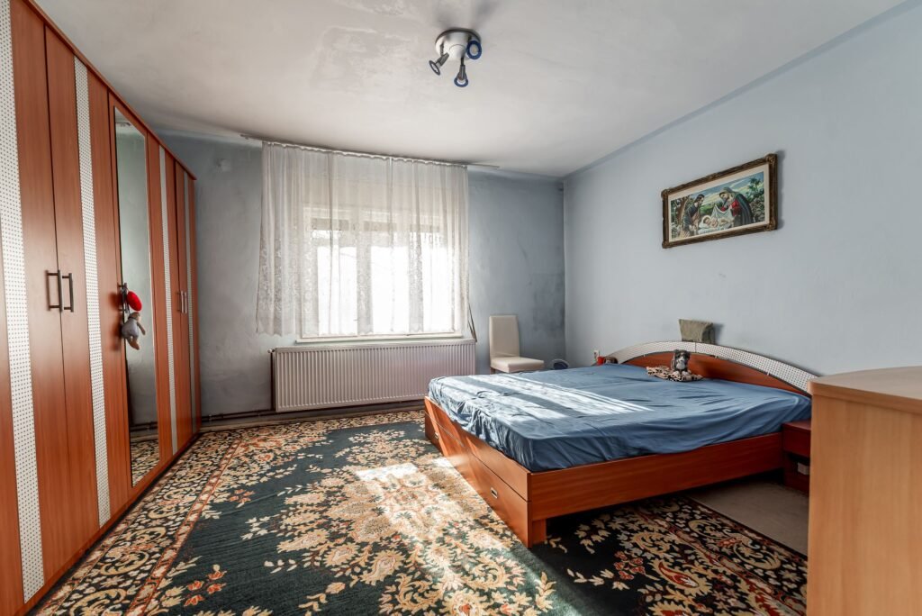 De vânzare Casă cu teren 846 mp Micalaca, Strada Lipovei. Ocazie rară! în zona Micalaca 4 camere 3 dormitoare Arad 1