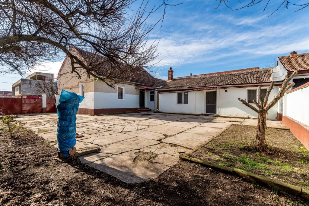 De vânzare Casă cu teren 846 mp Micalaca, Strada Lipovei. Ocazie rară! în zona Micalaca 4 camere 3 dormitoare Arad 1