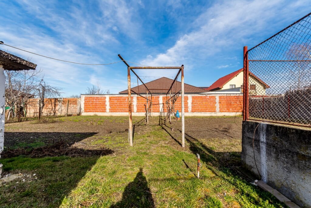 De vânzare Casă cu teren 846 mp Micalaca, Strada Lipovei. Ocazie rară! în zona Micalaca 4 camere 3 dormitoare Arad 1