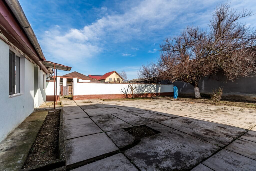 De vânzare Casă cu teren 846 mp Micalaca, Strada Lipovei. Ocazie rară! în zona Micalaca 4 camere 3 dormitoare Arad 1