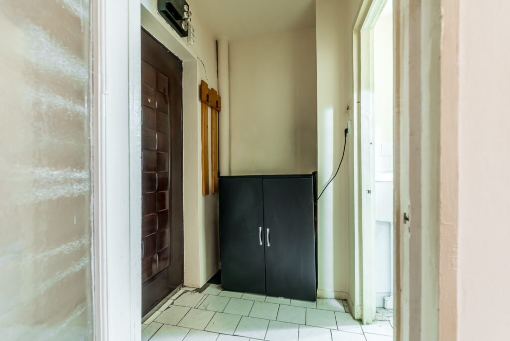 Garsoniera confort 1 la etajul 2 in confectii Comision 0 De vânzare Garsoniera confort 1 la etajul 2 in confectii Comision 0 în zona Confectii 1 camera 1 dormitor Arad 1