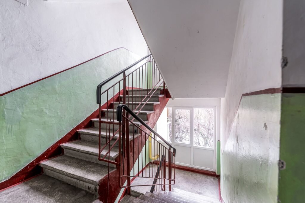 Garsoniera confort 1 la etajul 2 in confectii Comision 0 De vânzare Garsoniera confort 1 la etajul 2 in confectii Comision 0 în zona Confectii 1 camera 1 dormitor Arad 1