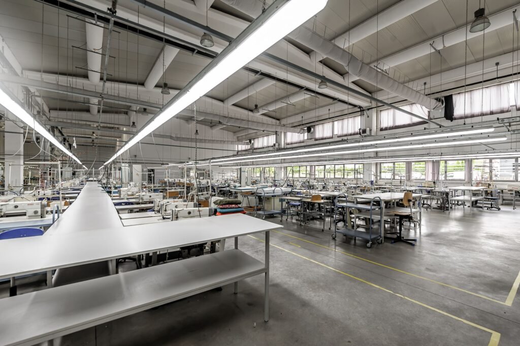 Hală de producție și depozitare cu birouri în Arad De vânzare Hală de producție și depozitare cu birouri în Arad în zona Micalaca 20 camere Arad 1