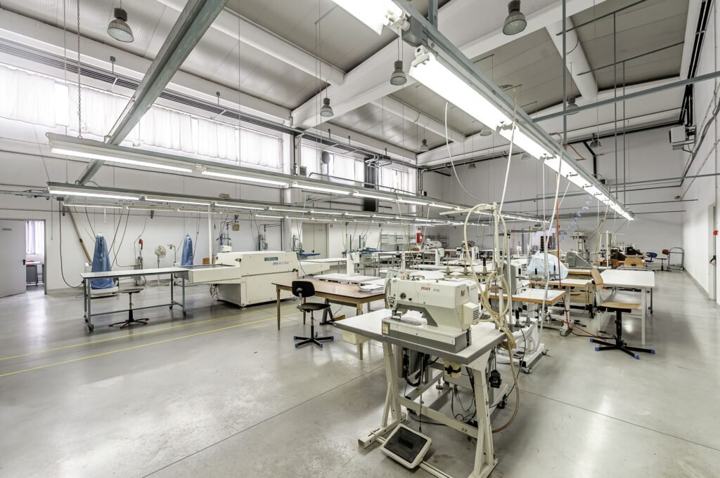 Hală de producție și depozitare cu birouri în Arad De vânzare Hală de producție și depozitare cu birouri în Arad în zona Micalaca 20 camere Arad 1