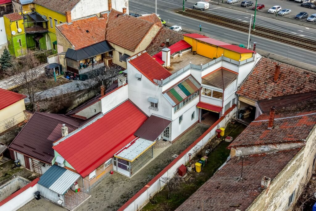 Investiție în Aradul Nou – spațiu comercial,  hala, si un penthouse De vânzare Investiție în Aradul Nou – spațiu comercial,  hala, si un penthouse în zona Aradul Nou Arad 1