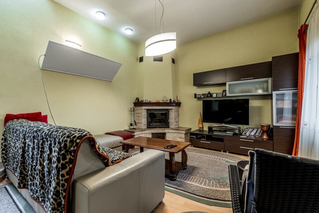 Investiție în Aradul Nou – spațiu comercial,  hala, si un penthouse De vânzare Investiție în Aradul Nou – spațiu comercial,  hala, si un penthouse în zona Aradul Nou Arad 1