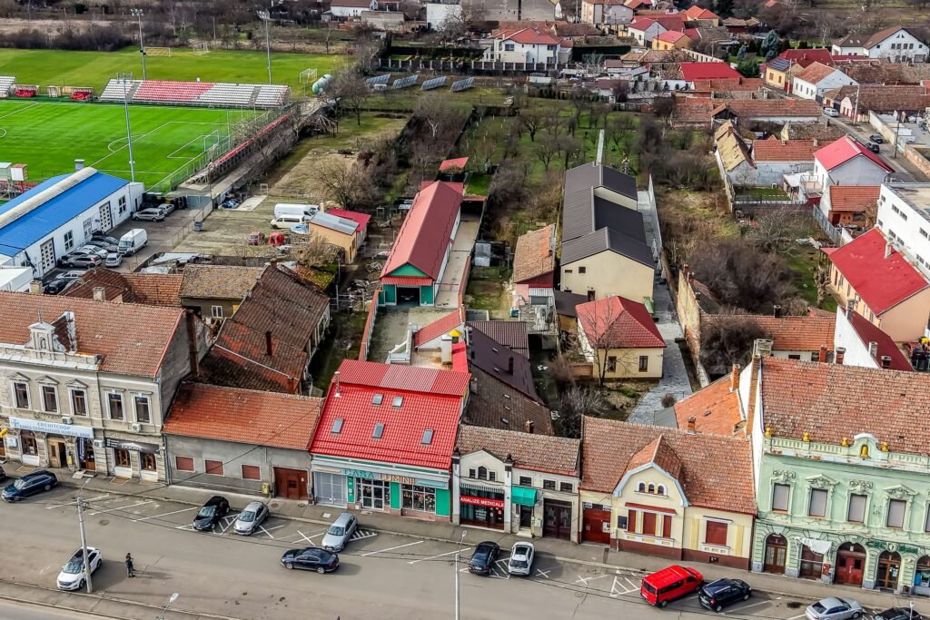 Investiție în Aradul Nou – spațiu comercial,  hala, si un penthouse De vânzare Investiție în Aradul Nou – spațiu comercial,  hala, si un penthouse în zona Aradul Nou Arad 1