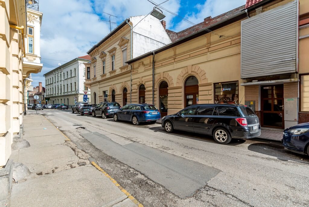 Spatiu comercial – str. Cicio Pop – 97 mp – COMISION 0 De vânzare Spatiu comercial - str. Cicio Pop - 97 mp - COMISION 0 în zona Central Arad 1