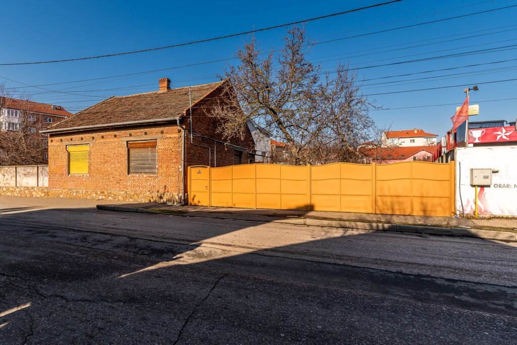 Teren intravilan de vânzare – Str. Pionierilor, Zona Alfa De vânzare Teren intravilan de vânzare – Str. Pionierilor, Zona Alfa în zona Alfa 6 camere Arad 1