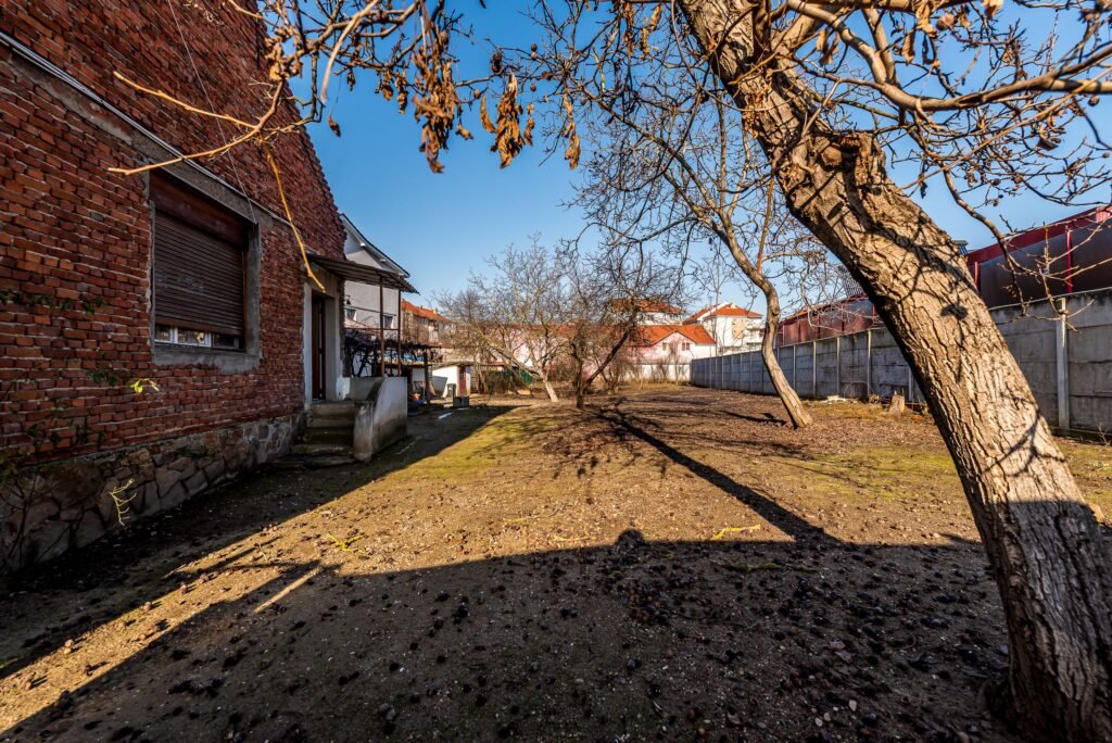 Teren intravilan de vânzare – Str. Pionierilor, Zona Alfa De vânzare Teren intravilan de vânzare – Str. Pionierilor, Zona Alfa în zona Alfa 6 camere Arad 1