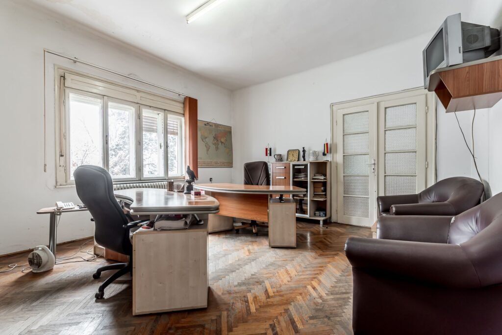 Vila individuala de exceptie Praporgescu Malul Mureșului De vânzare Vila individuala de exceptie Praporgescu Malul Mureșului în zona Malul Muresului 8 camere 5 dormitoare Arad 1