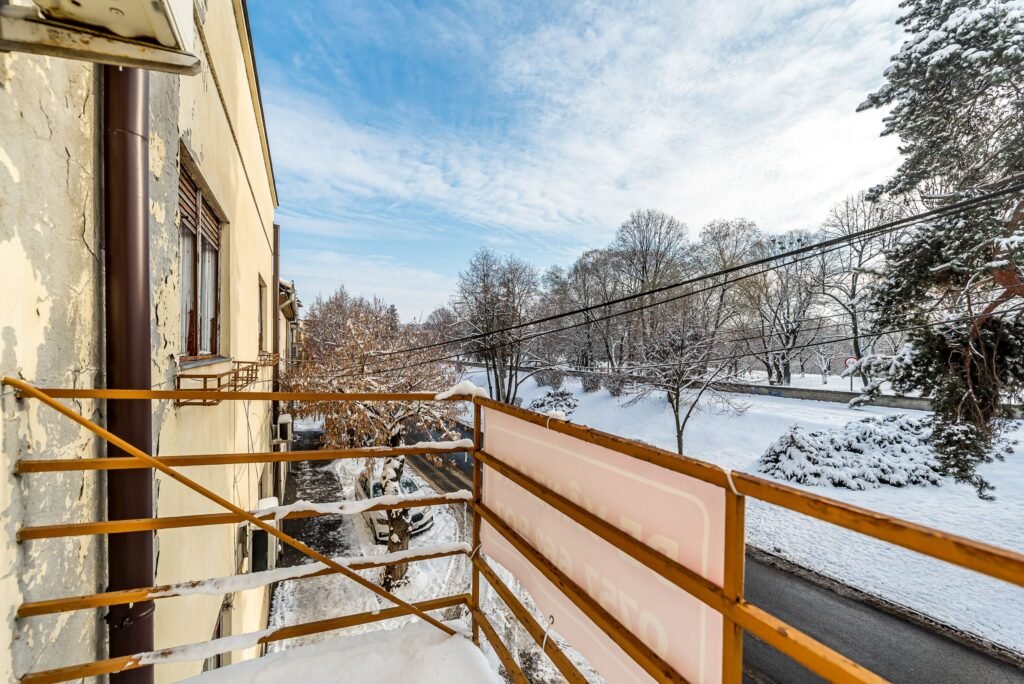 Vila individuala de exceptie Praporgescu Malul Mureșului De vânzare Vila individuala de exceptie Praporgescu Malul Mureșului în zona Malul Muresului 8 camere 5 dormitoare Arad 1