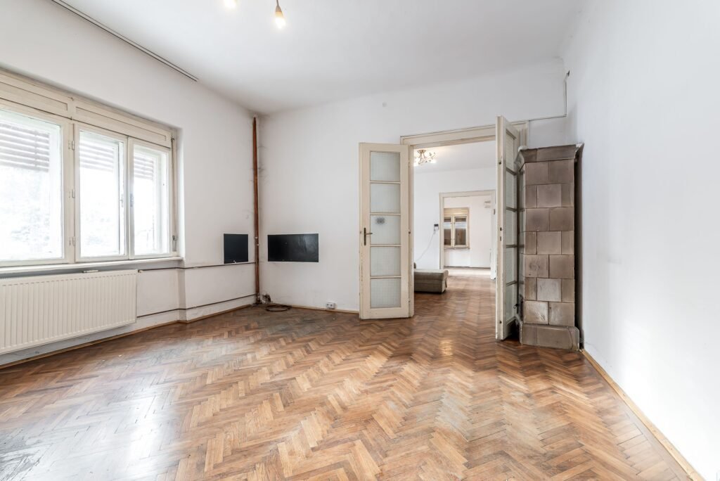 Vila individuala de exceptie Praporgescu Malul Mureșului De vânzare Vila individuala de exceptie Praporgescu Malul Mureșului în zona Malul Muresului 8 camere 5 dormitoare Arad 1