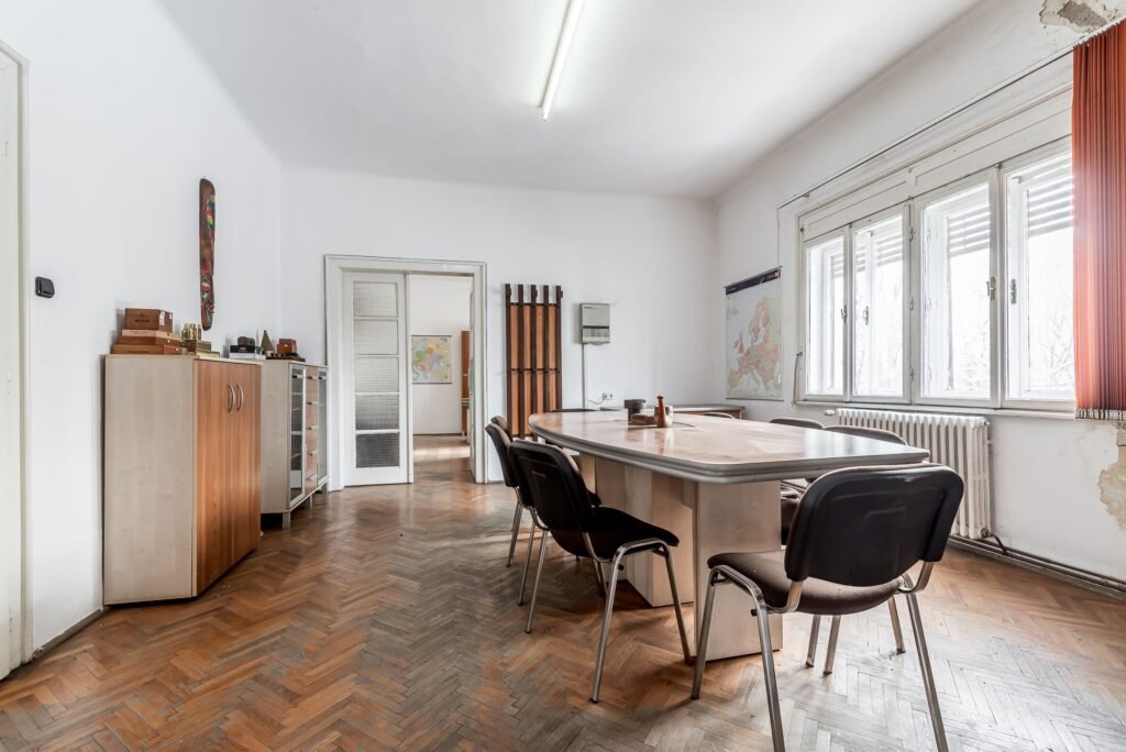 Vila individuala de exceptie Praporgescu Malul Mureșului De vânzare Vila individuala de exceptie Praporgescu Malul Mureșului în zona Malul Muresului 8 camere 5 dormitoare Arad 1