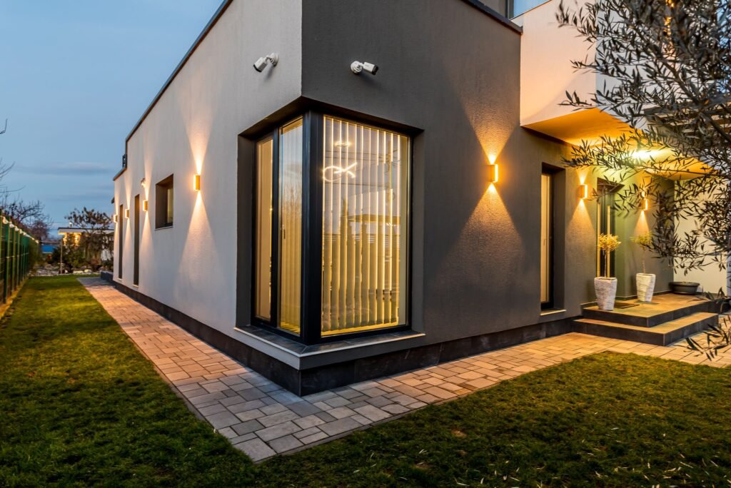 Vilă premium cu teren generos, la 10 km de Arad, Zimandcuz De vânzare Vilă premium cu teren generos, la 10 km de Arad, Zimandcuz în zona Arad 5 camere 4 dormitoare Arad 1