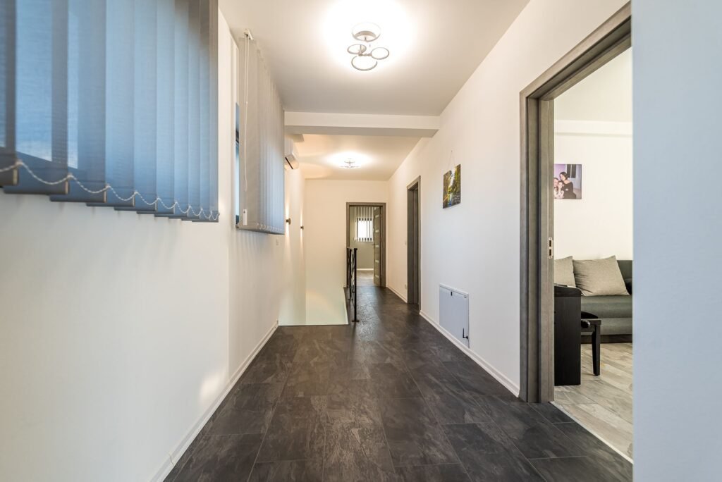 De vânzare Vilă premium cu teren generos, la 10 km de Arad, Zimandcuz în zona Arad 5 camere 4 dormitoare Arad 1