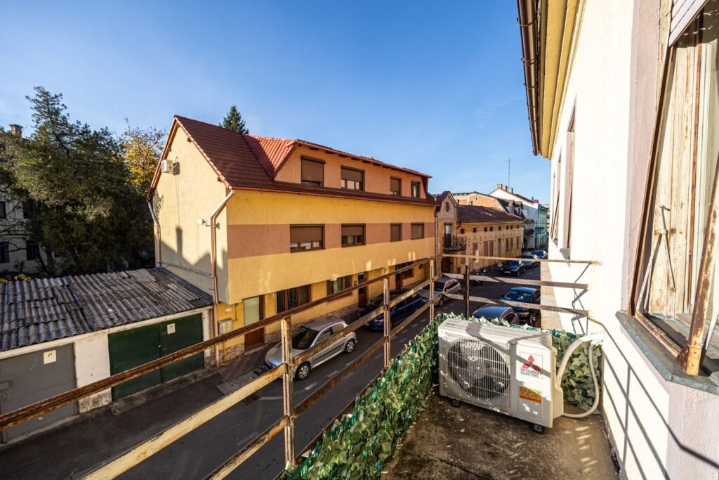 De vânzare Acasă mare în centrul Aradului! 4 camere - 130 mp utili! în zona Ultracentral 4 camere 2 dormitoare Arad 1