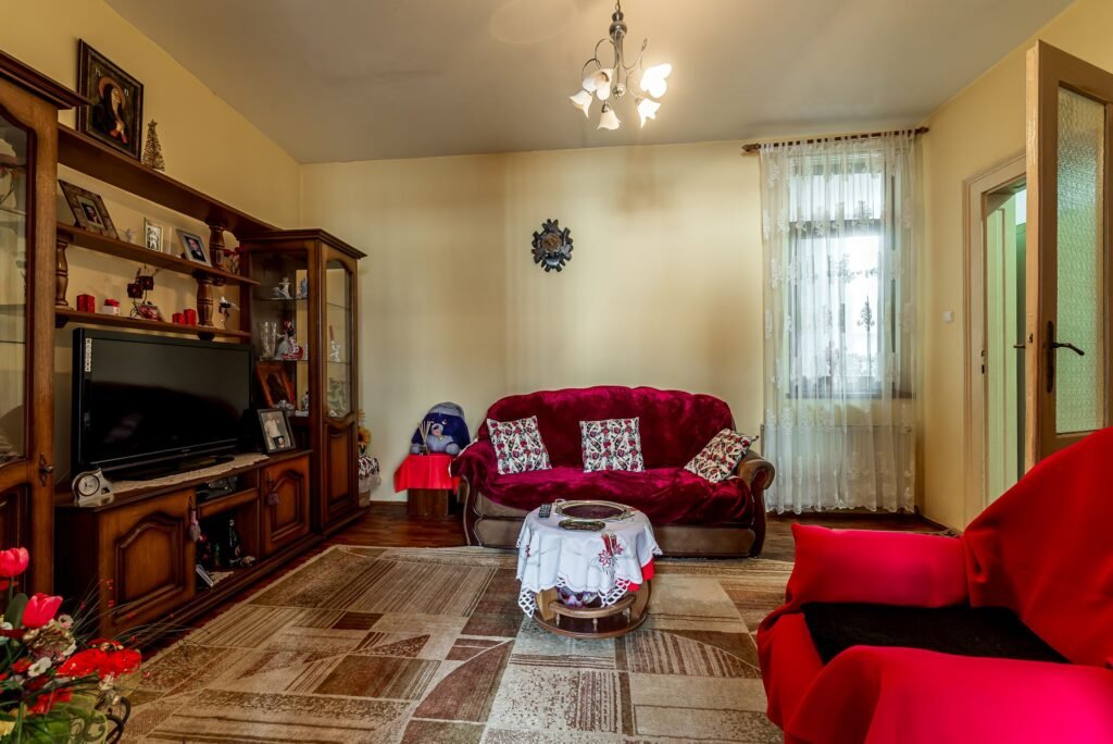 Apartament cu 3 Camere la Casă pe Strada I.L. Caragiale, Arad De vânzare Apartament cu 3 Camere la Casă pe Strada I.L. Caragiale, Arad în zona Central 3 camere 1 dormitor Arad 1