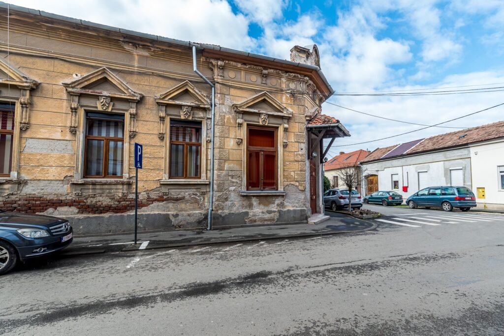 Apartament cu 3 Camere la Casă pe Strada I.L. Caragiale, Arad De vânzare Apartament cu 3 Camere la Casă pe Strada I.L. Caragiale, Arad în zona Central 3 camere 1 dormitor Arad 1