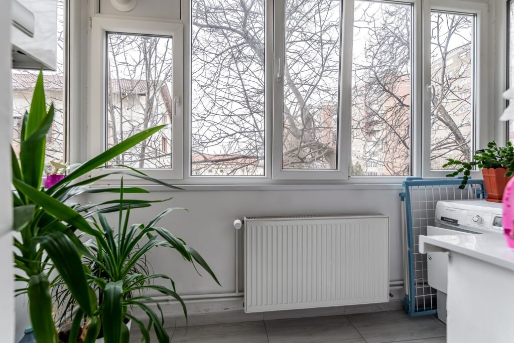 Apartament cu 3 camere decomandate la cheie, etaj 1 Comision 0 De vânzare Apartament cu 3 camere decomandate la cheie, etaj 1 Comision 0 în zona Aurel Vlaicu 3 camere 2 dormitoare Arad 1