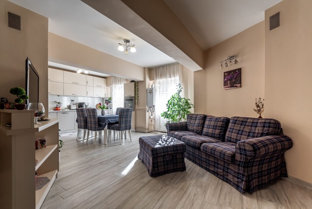 Apartament decomandat 4 camere – str. Condurasilor – COMISION 0 De vânzare Apartament decomandat 4 camere - str. Condurasilor - COMISION 0 în zona Alfa 4 camere 2 dormitoare Arad 1