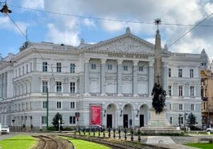 Teatrul Clasic „Ioan Slavici” din Arad – istorie, renașteri și spectacole