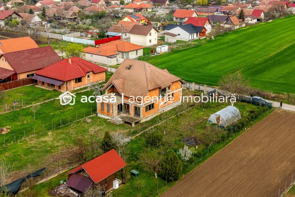 Casă 6 camere – la roșu – Zimandcuz, Arad – COMISION 0 De vânzare Casă 6 camere - la roșu - Zimandcuz, Arad – COMISION 0 în zona Arad 6 camere 3 dormitoare Arad 1