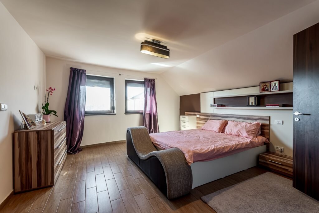 Casă SMART autonomă energetic, 4 dormitoare, Aradul Nou De vânzare Casă SMART autonomă energetic, 4 dormitoare, Aradul Nou în zona Aradul Nou 5 camere 4 dormitoare Arad 1