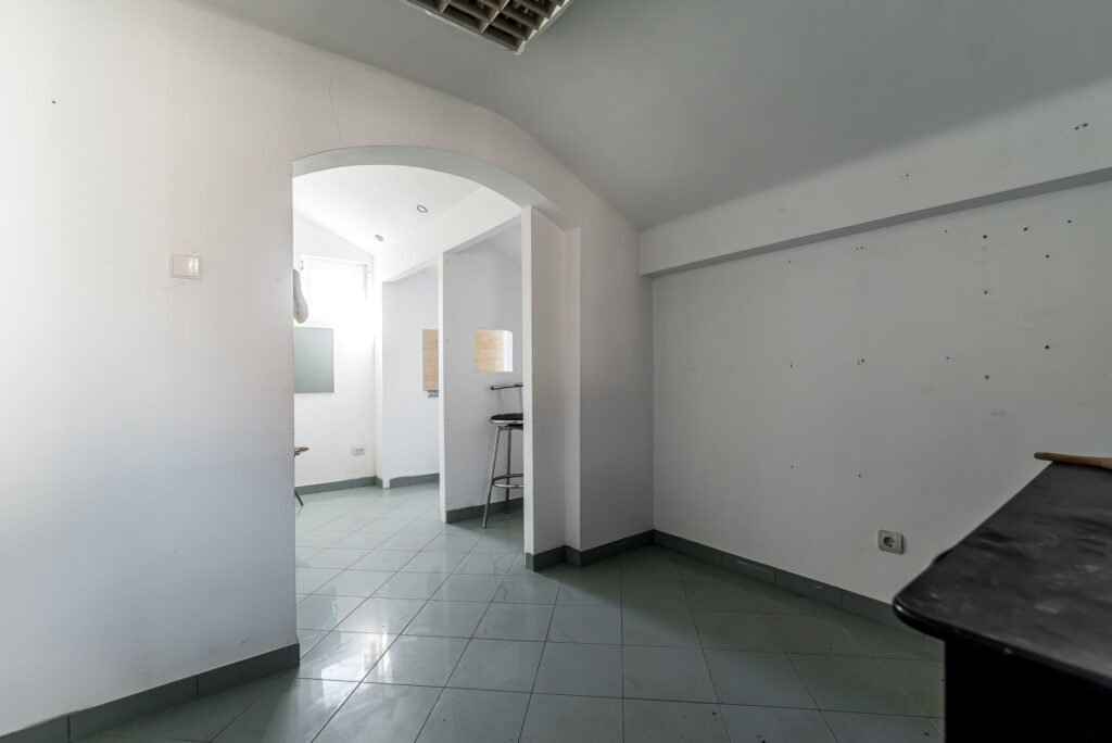 Casa ideală pentru familie: școală la 3 min + anexă pentru bunici De vânzare Casa ideală pentru familie: școală la 3 min + anexă pentru bunici în zona Arad 4 camere 3 dormitoare Arad 1