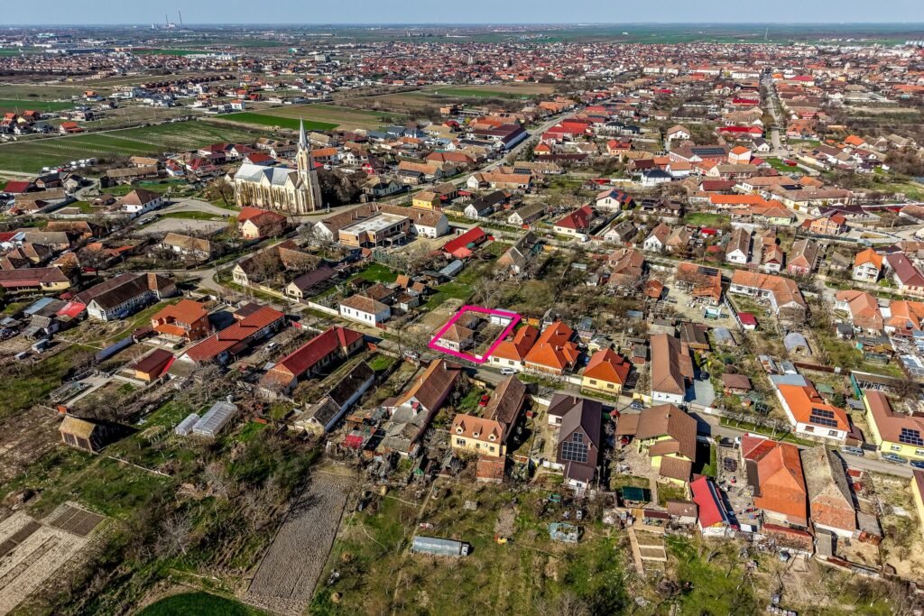 Casa ideală pentru familie: școală la 3 min + anexă pentru bunici De vânzare Casa ideală pentru familie: școală la 3 min + anexă pentru bunici în zona Arad 4 camere 3 dormitoare Arad 1