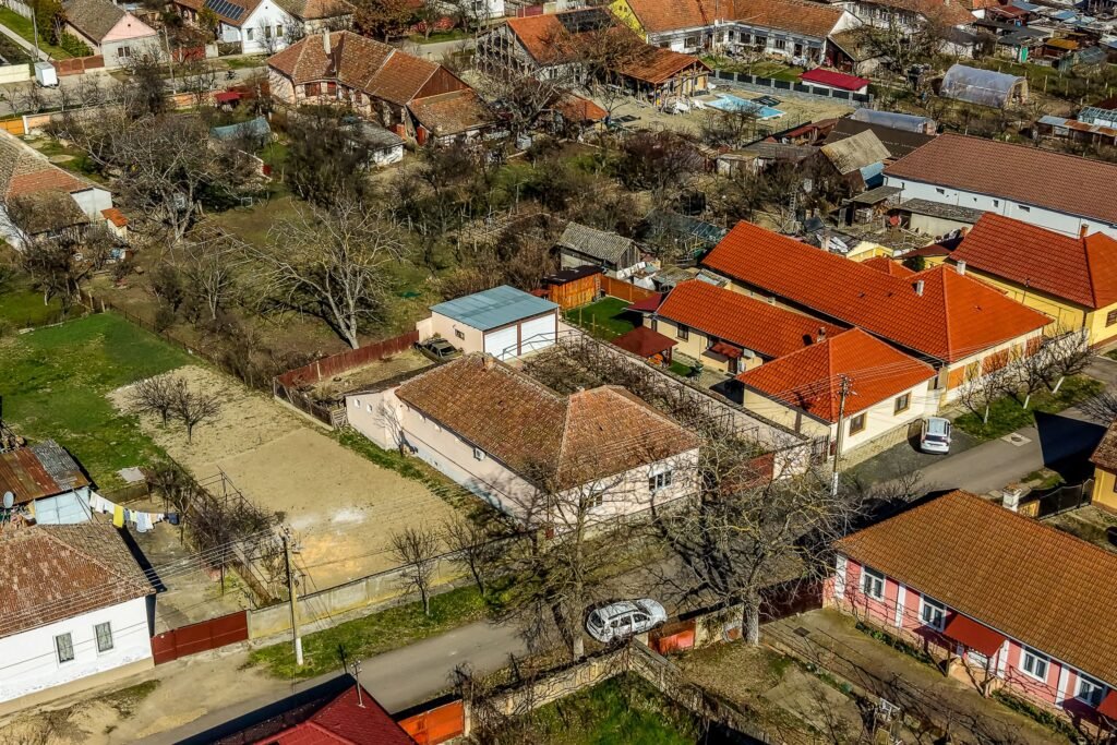 Casa ideală pentru familie: școală la 3 min + anexă pentru bunici De vânzare Casa ideală pentru familie: școală la 3 min + anexă pentru bunici în zona Arad 4 camere 3 dormitoare Arad 1