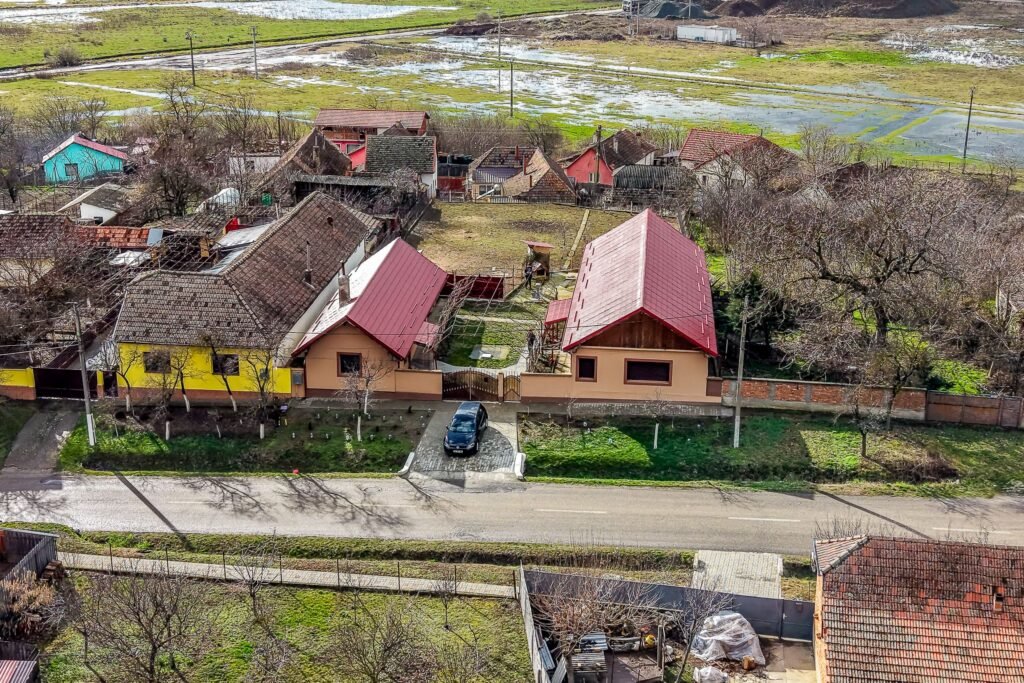 De vânzare Casă în Vinga – restaurată Integral 2025 | 3 camere | teren generos în zona Arad 3 camere 2 dormitoare Arad 1